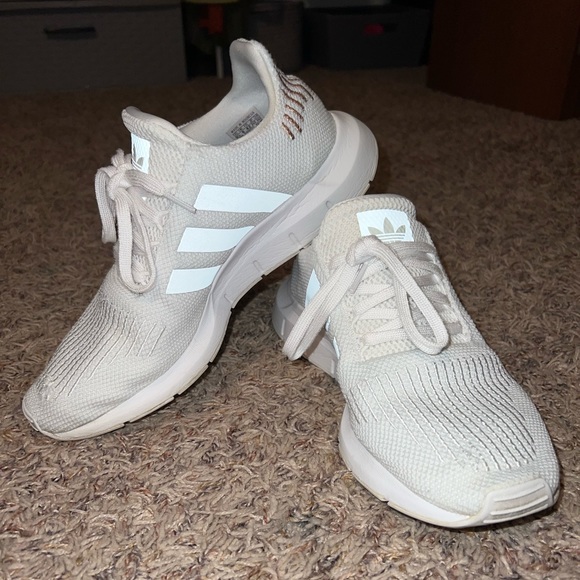 Adidas shoes - Picture 1 of 8
